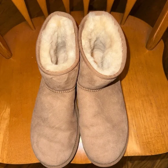 UGG Classic Mini